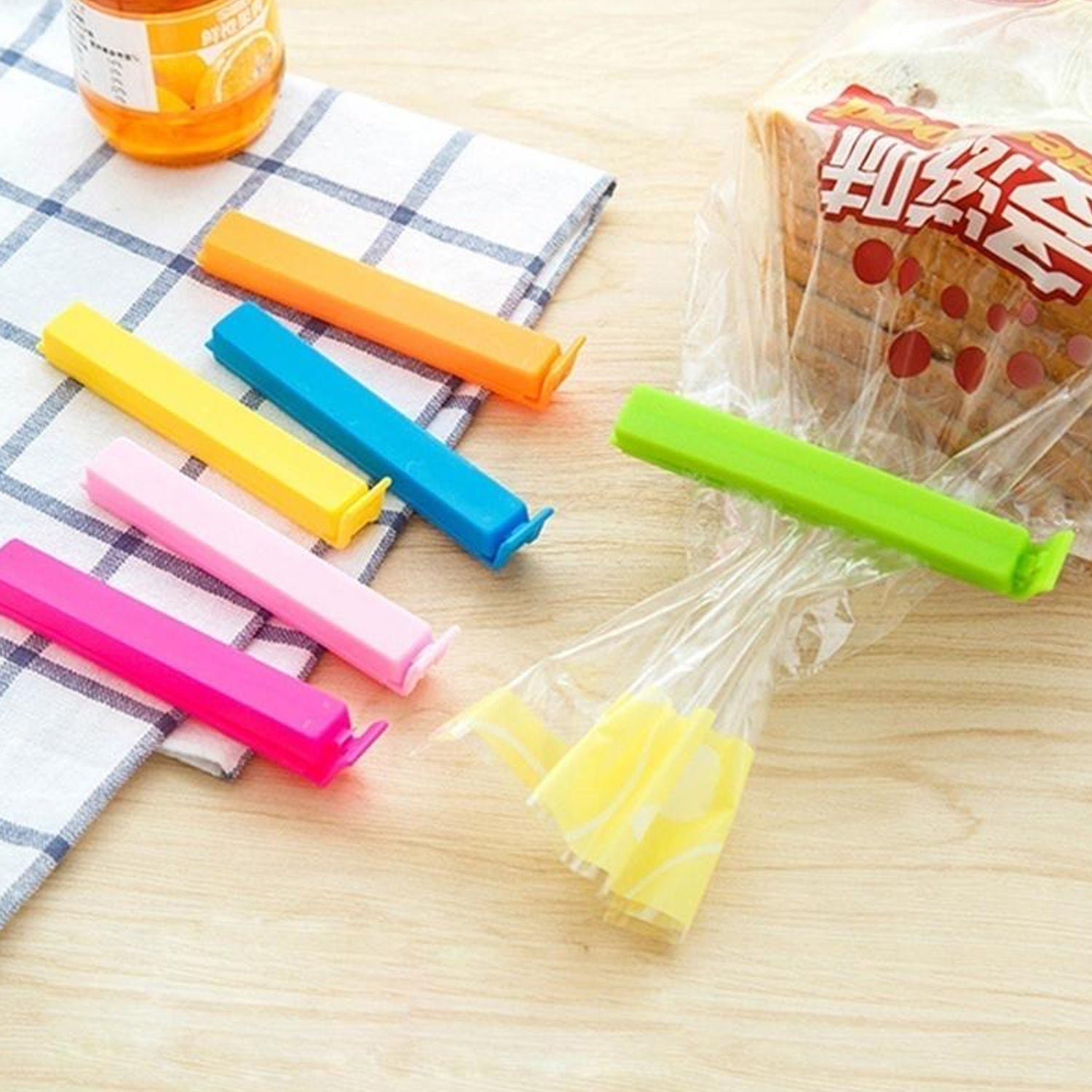 2707 100 Pc Food Sealing Clip used in all kinds of household and official kitchen places for sealing and covering packed food stuff and items. 2707 100 Pc Food Sealing Clip used in all kinds of household and official kitchen places for sealing and covering packed food stuff and items.